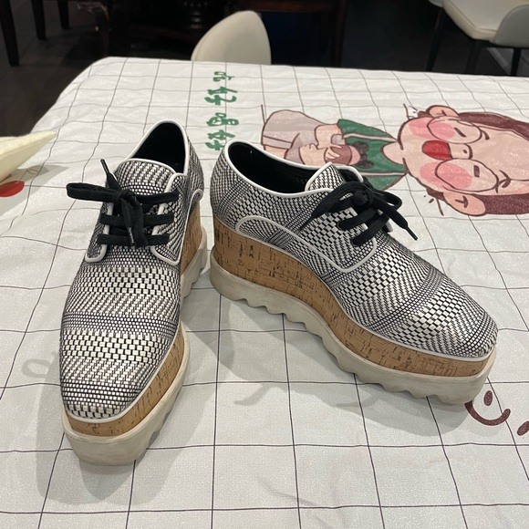 Shoes - Picture 1 of 2